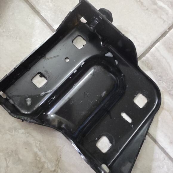 2020-2023 Chevrolet Silverado 2500 3500 Front Right Bumper Bar Bracket 84568470 - Picture 7 of 16